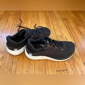 Topo Athletic Phantom 2 Athletic Shoes